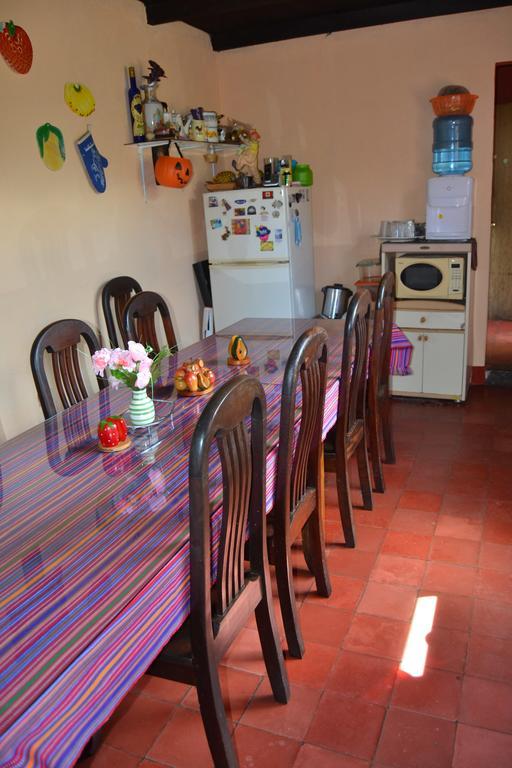 Hostal Morenos Антигуа-Гватемала Экстерьер фото