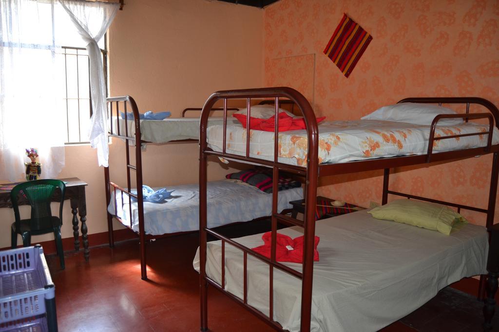 Hostal Morenos Антигуа-Гватемала Экстерьер фото